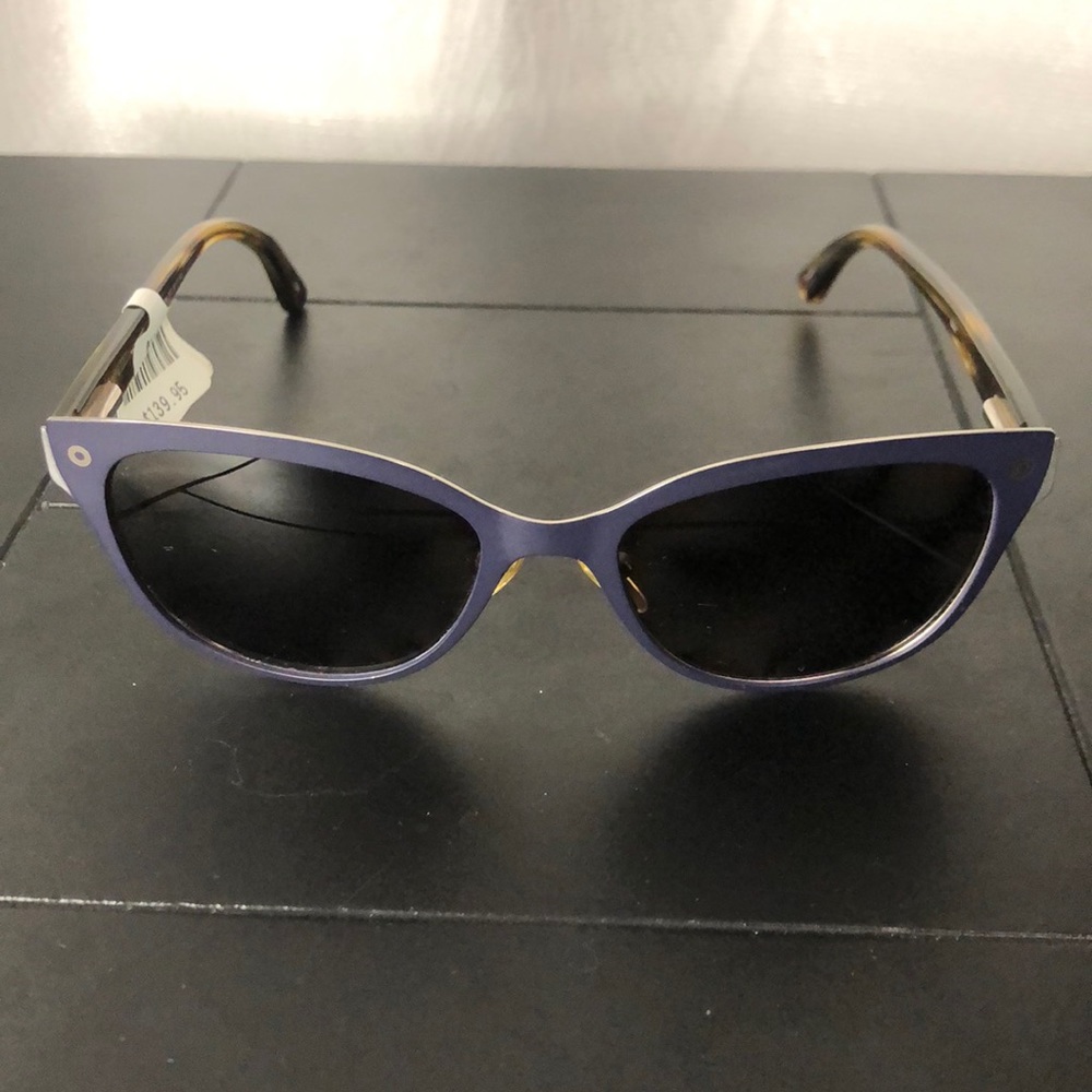 Blue and black sunglasses for woman